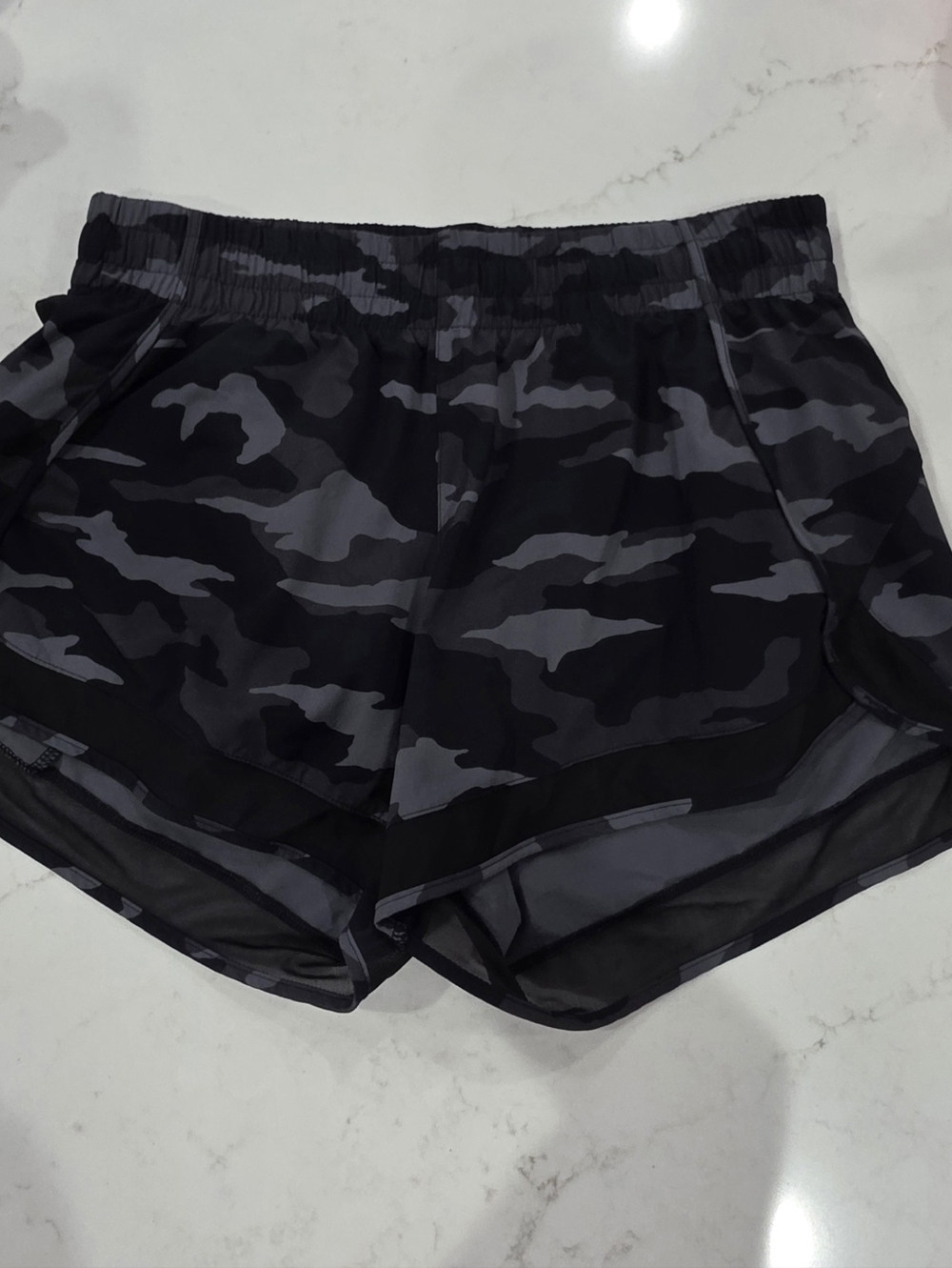 Athleta Mesh Racer Run Mid Rise 4" Camo Short